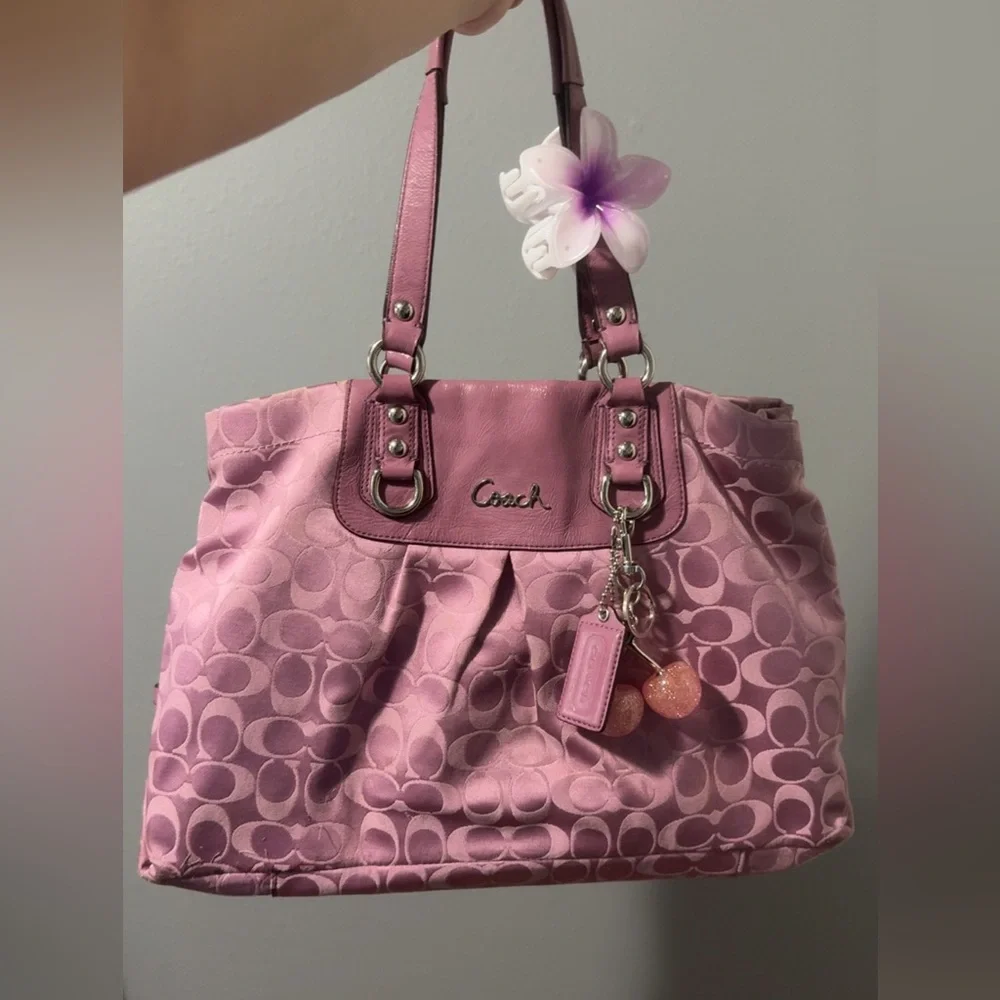 Coach Ashley Signature satchel in purple sateen and patent leather - Picture 2 of 10